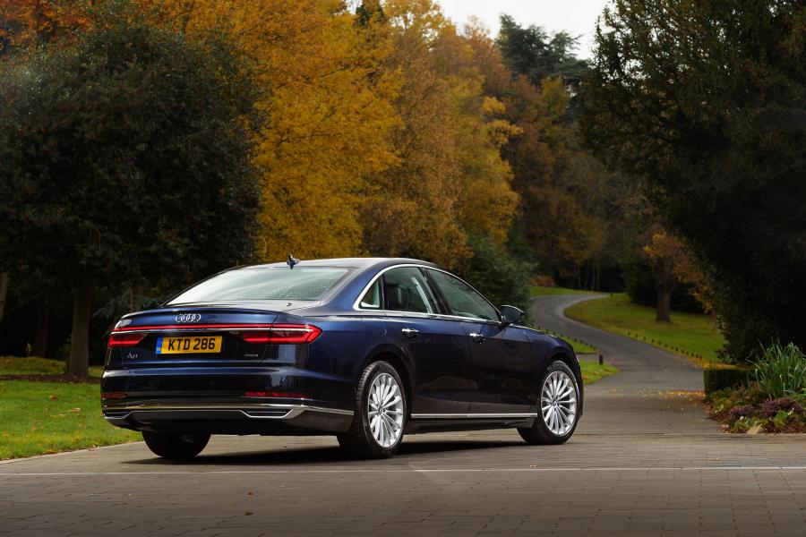  Audi A8 50 TDI Quattro (D5) 2017 года  (UK) (фото 7 из 17)